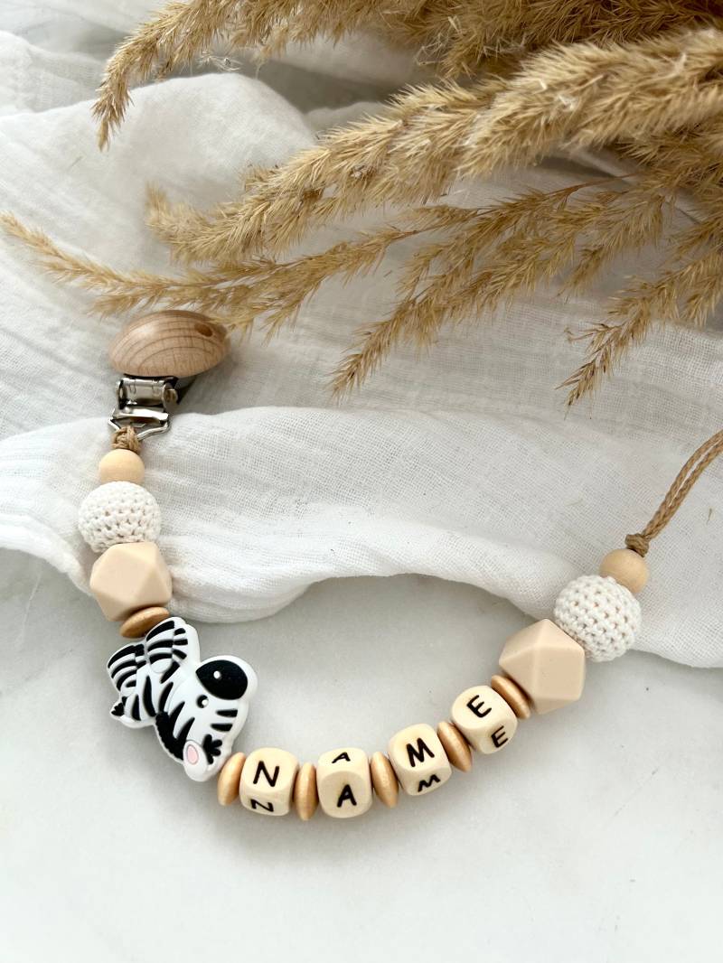 Schnullerkette | Mit Name Zebra Safari von Etsy - KiLiLuNi