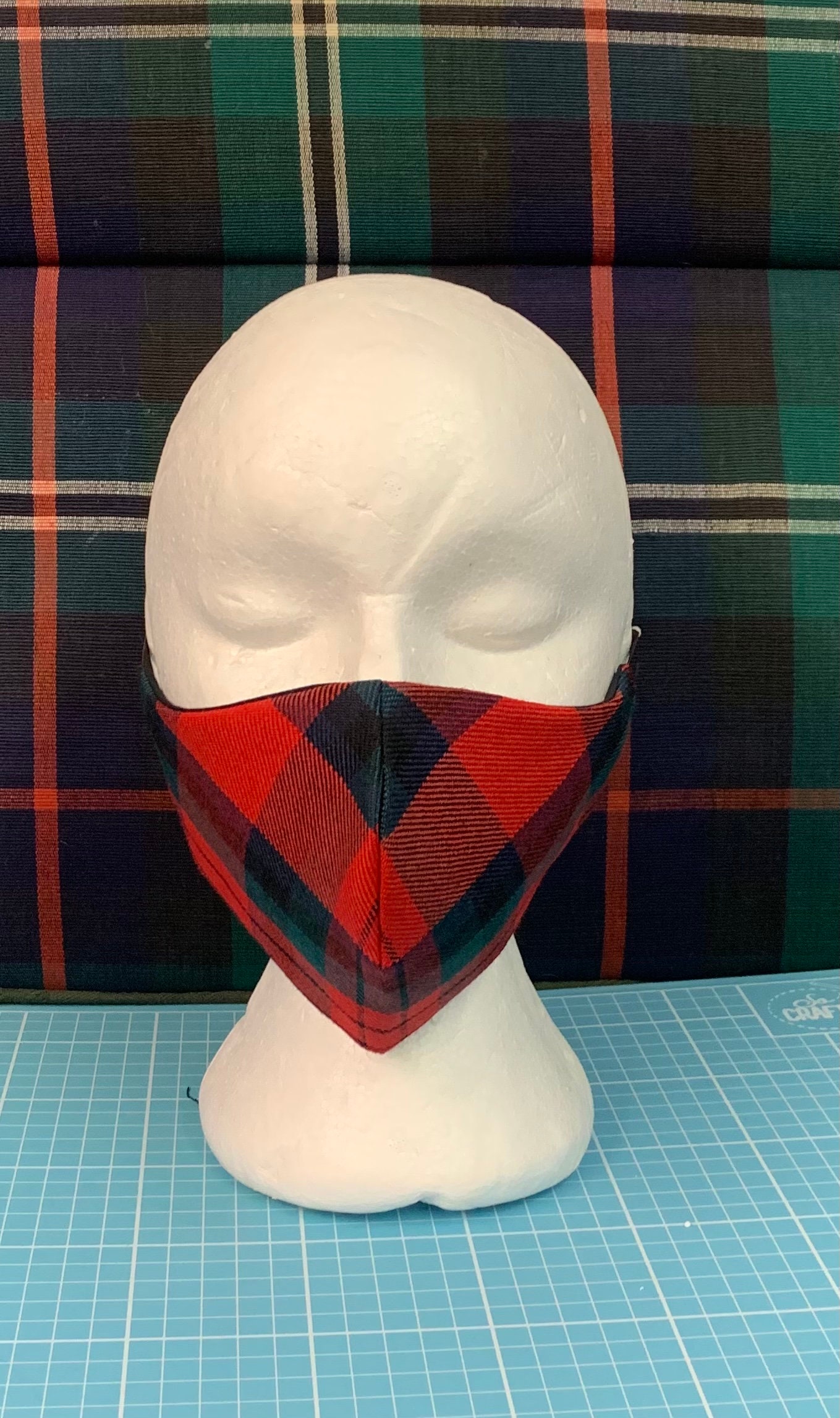 Macduff Tartan Gesichtsmaske von Etsy - Kiltqueenstudio