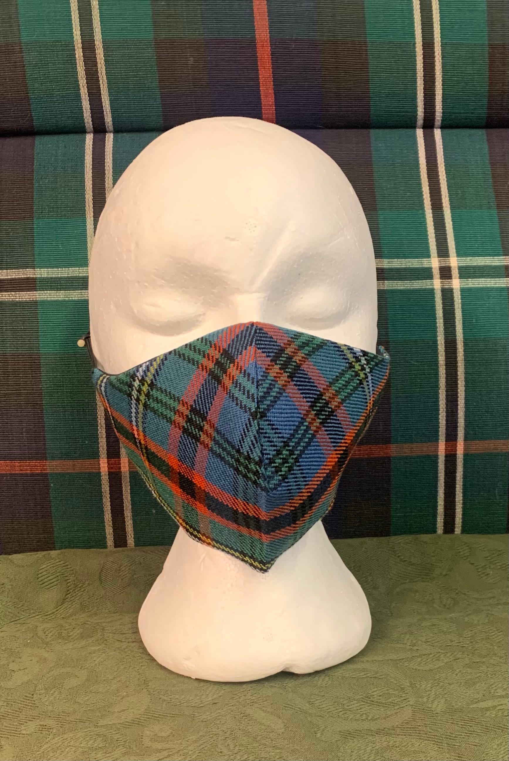 Nicolson Tartan Gesichtsmaske von Etsy - Kiltqueenstudio