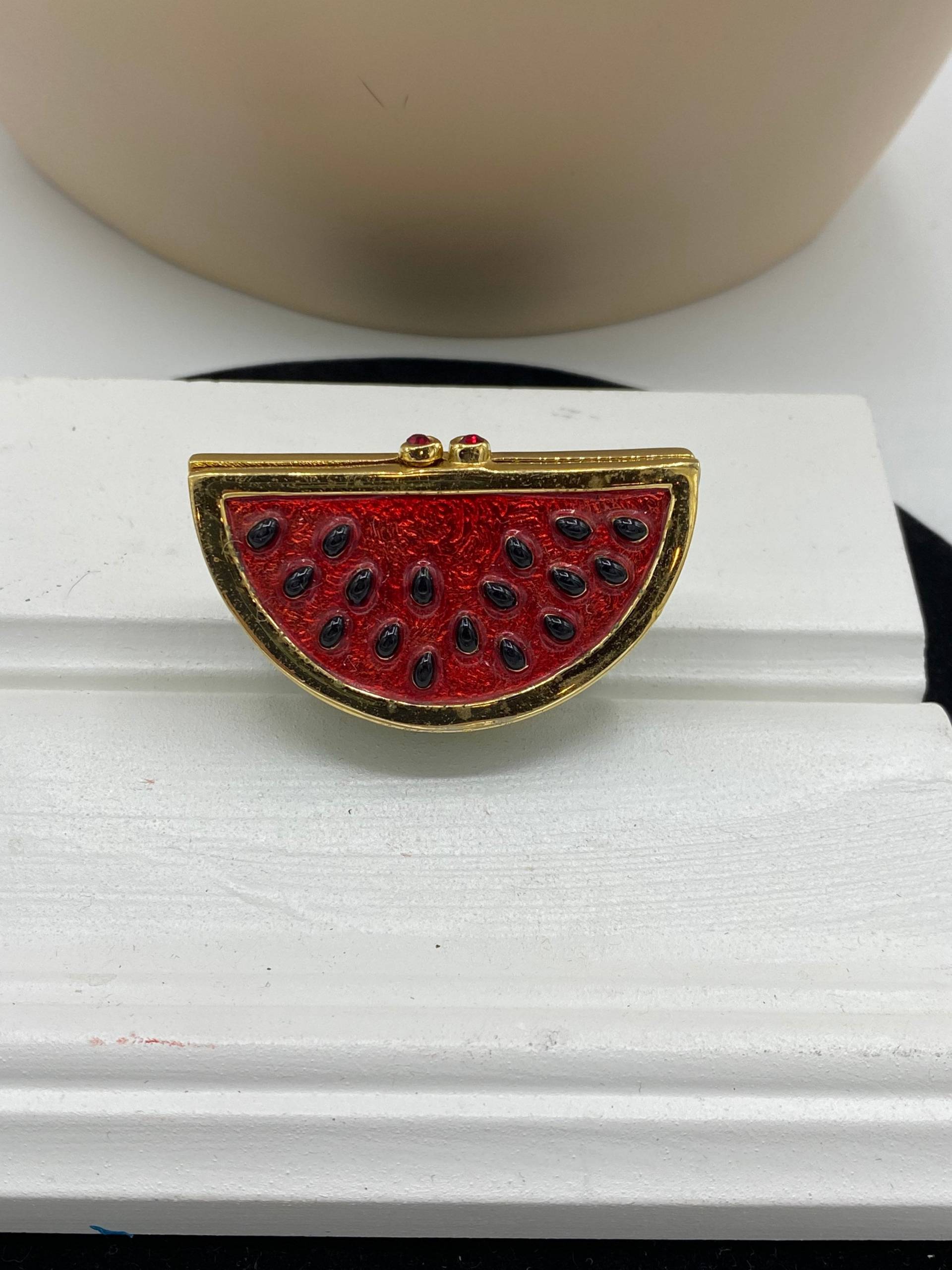 Vintage Estee Lauder Emaille Wassermelone Weiß Leinen Massiv Parfüm Kompakt Uu7 von Etsy - KimmsAttic