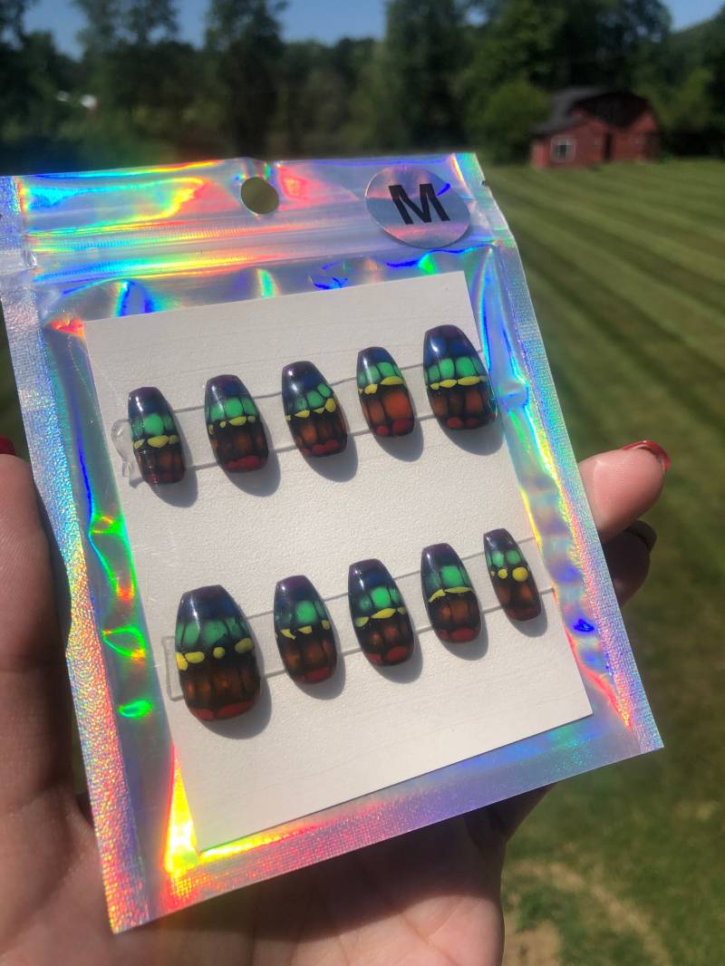 Regenbogen Schlangenfell Handgemachte Nagelpresse Größe M von Etsy - KitkatClawsNails