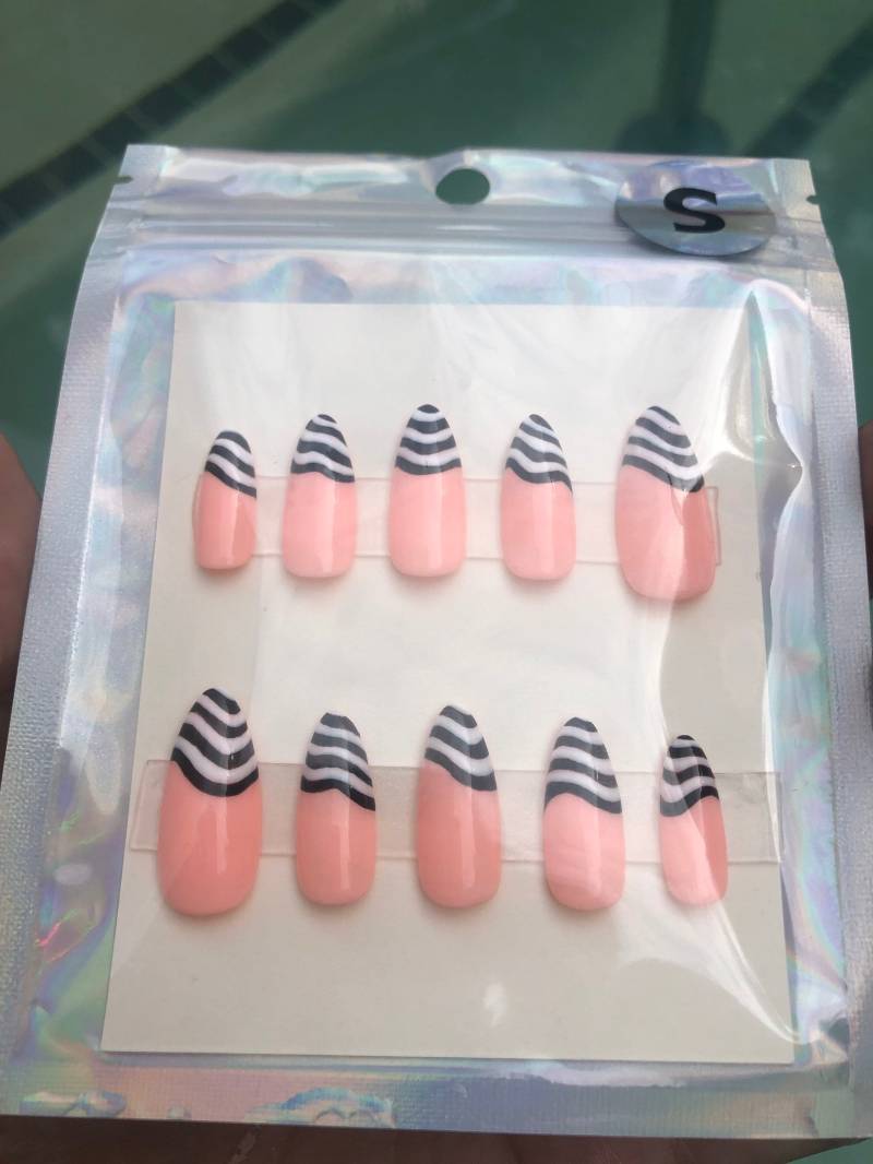 Trippy French Tips Handgemachte Press On Nails Größe S von Etsy - KitkatClawsNails