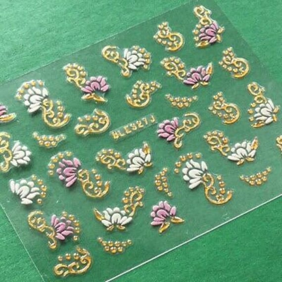 Pinke, Weiße Blume Mit Goldmuster 3D Nail Art Sticker von Etsy - KitschyNails