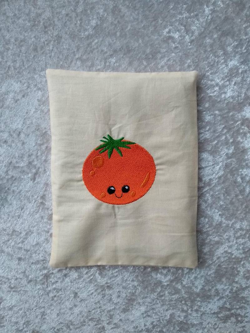 Wärmekissen, Orangen-stickerei, Hellelfenbein von Etsy - KleineWohlmanufaktur