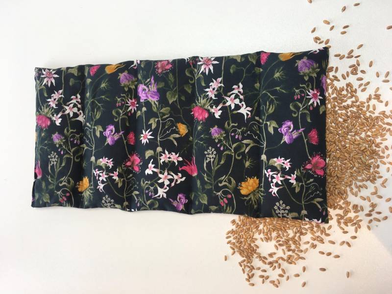 Körnerkissen, Wärmekissen Gr.l „ Blumen Auf Schwarz von Etsy - KleinesAtelier