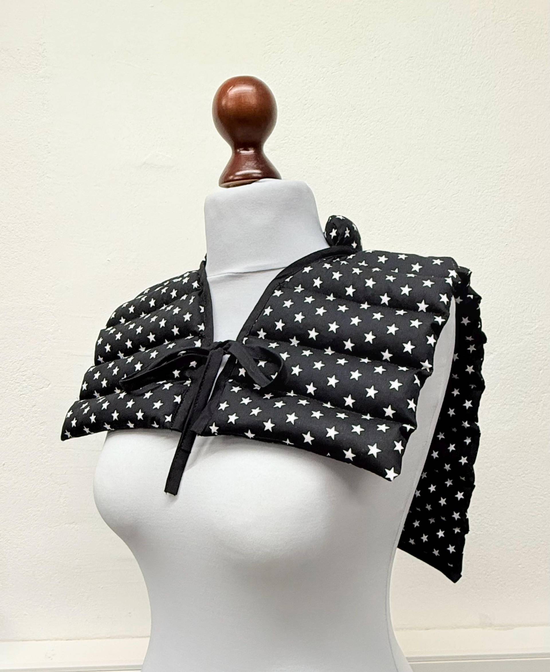 xxl Nackenkissen - Wärmekissen " Schwarz /sterne" xxl Nackenkissen - Wärmekissen " Schwarz /sterne" von Etsy - KleinesAtelier