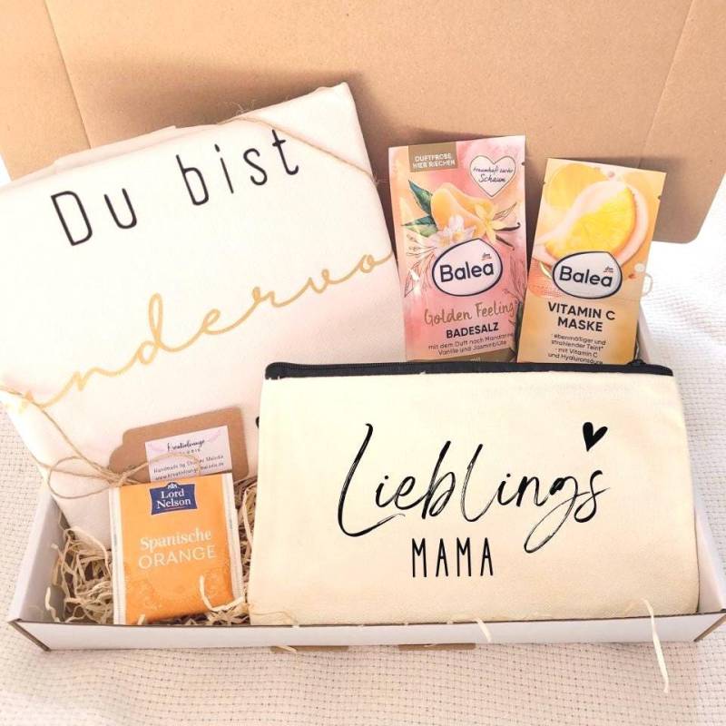 Muttertags-Geschenkset Lieblingsmama | Wellness-Geschenkbox Mit Kosmetiktäschchen & Kissenbezug Spruch 50x50 Geschenkkorb Für Mama von Etsy - KreativloungeMelodie