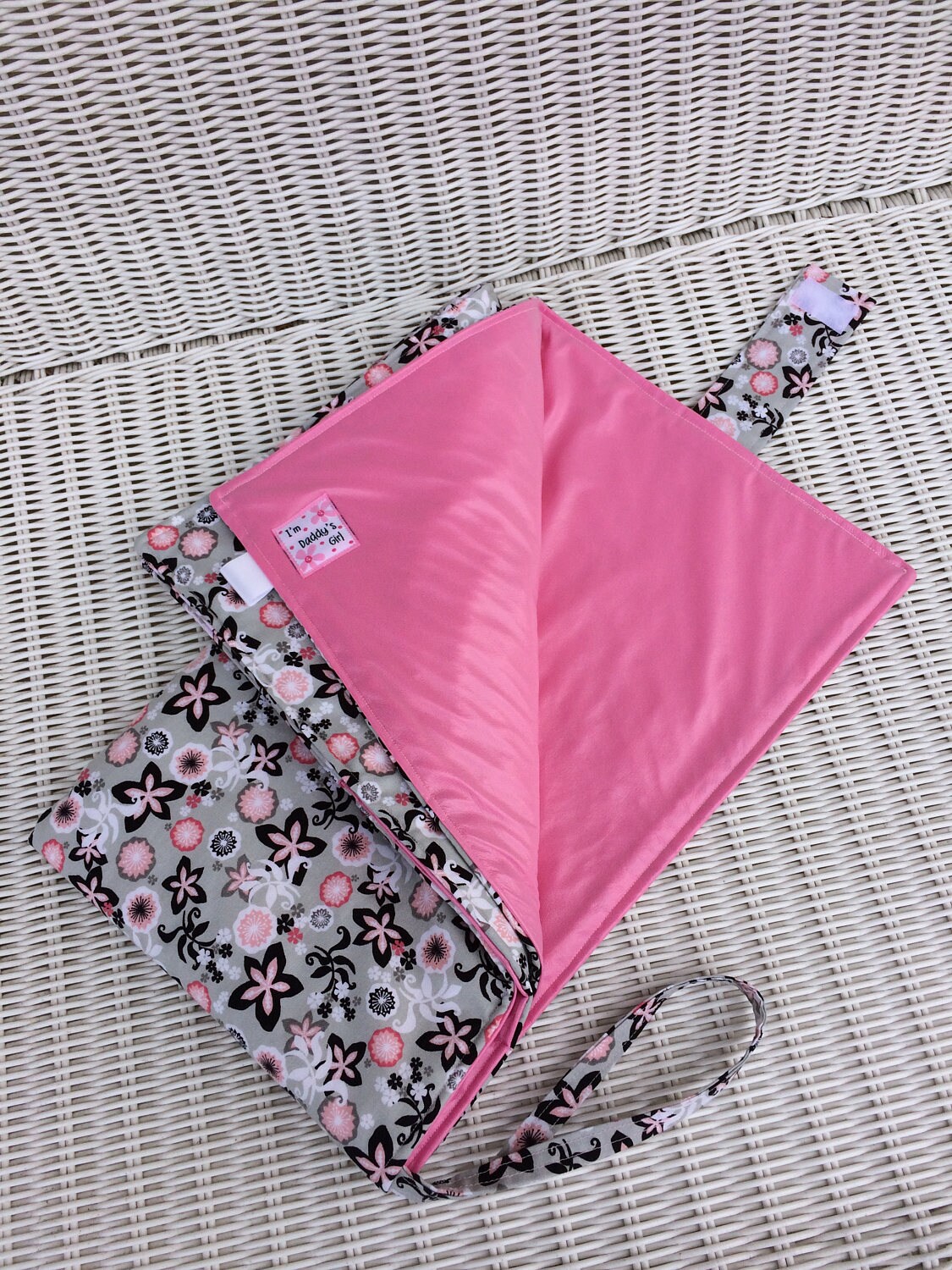 Custom Wasserdichtes Wickelkissen Mit Armbandband Und Taschen Custom Wasserdichtes Wickelkissen Mit Armbandband Und Taschen von Etsy - KthysKreations