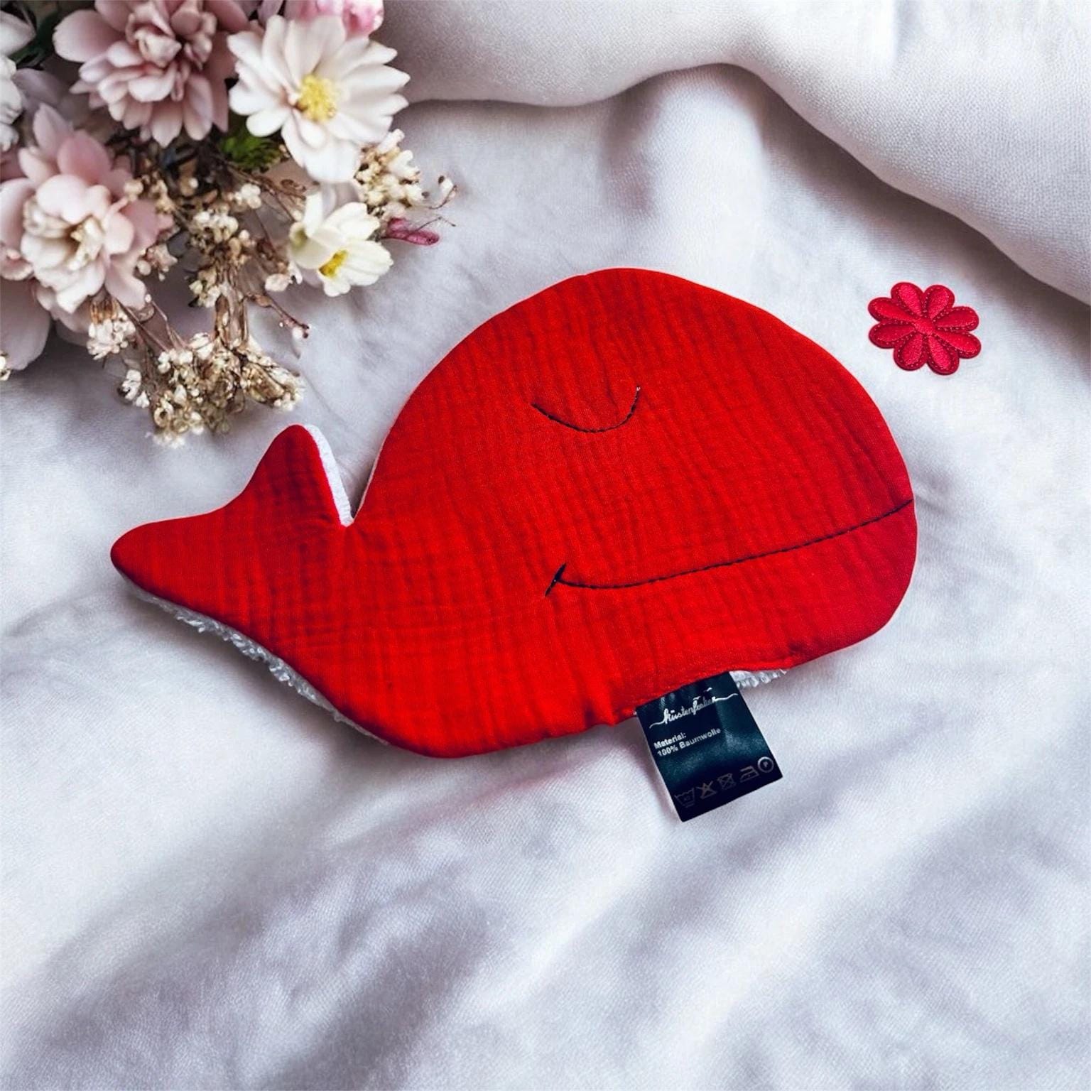 Baby Waschlappen Wal Aus Musselin - Rot Sanft Zur Babyhaut Optional Mit Namen Handgemacht in Hamburg Baby Waschlappen Wal Aus Musselin - Rot Sanft Zur Babyhaut Optional Mit Namen Handgemacht in Hamburg von Etsy - KuestenfieberDesign