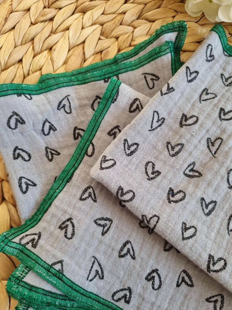 stylish Grey Handkerchiefs With Heart Print - Soft, Washable, Eco-Friendly, Reusable Muslin Fabric | Set Of 3 von Etsy - Kuschelschals