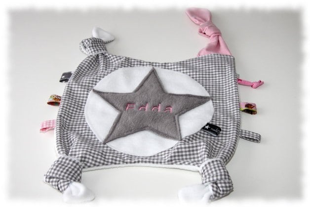 Handgenähtes Baby Knistertuch Mit Namen Bestickt, Schmusetuch Personalisiert, Babygeschenk Handgenäht, Geschenk Geburt, Laviosar Handgenähtes Baby Knistertuch Mit Namen Bestickt, Schmusetuch Personalisiert, Babygeschenk Handgenäht, Geschenk Geburt, Laviosar von Etsy - LAVIOSAR