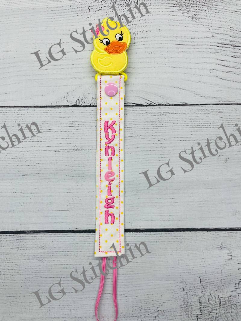 Ente Schnullerkette Bestickt von Etsy - LGStitchin