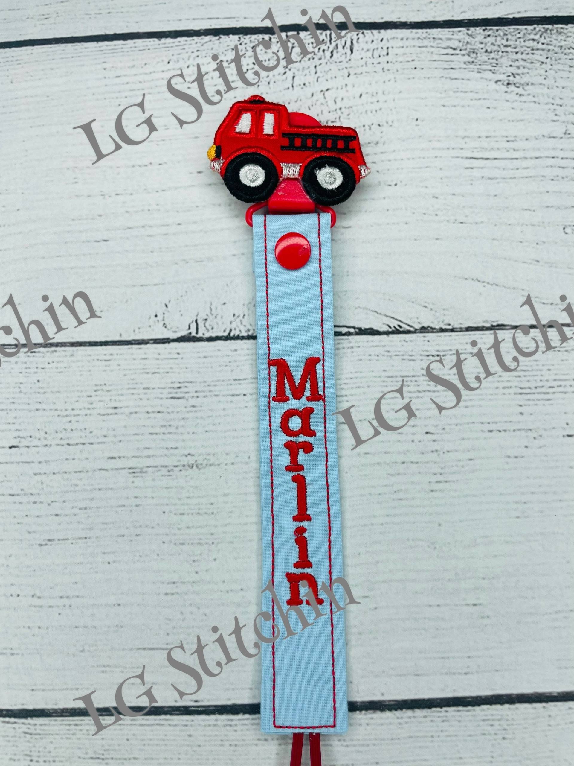 Feuerwehrauto Schnullerhalter Monogramm Benutzerdefinierte Junge Baby Schnuller Clip Niedlich Weiß Rot Selbstgemachte Baumwolle Geschenk Shower von Etsy - LGStitchin