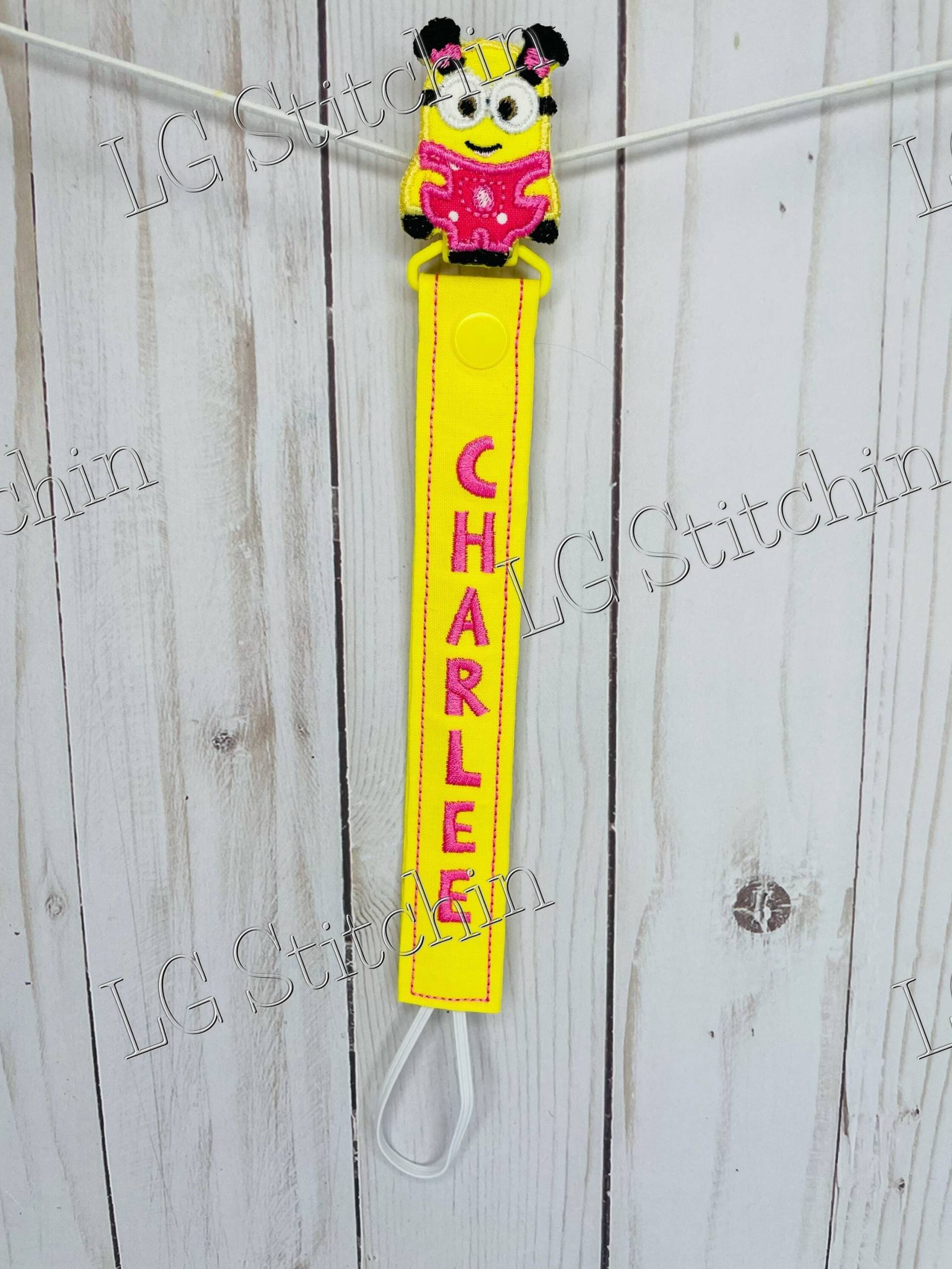 Minion Schnullerclip Benutzerdefinierte Bestickt Niedlich Schnullerhalter Bobo Dodie Monogramm von Etsy - LGStitchin