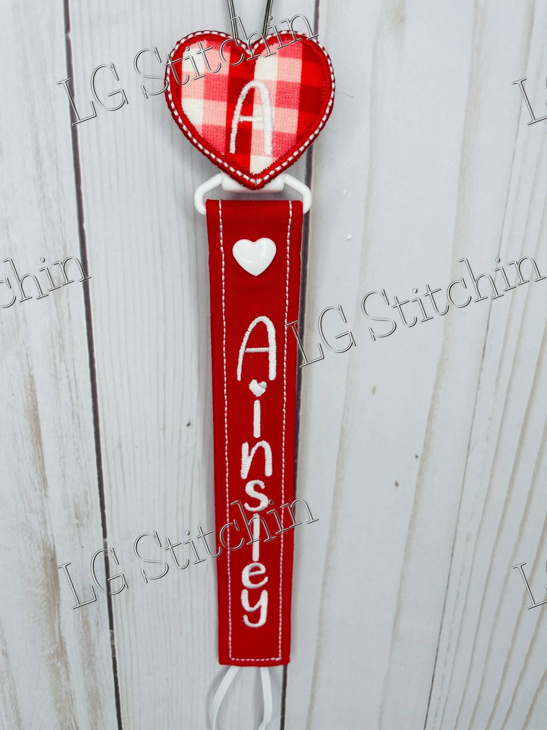 Valentinstags Schnullerhalter Monogramm Benutzerdefinierte Unisex Baby Paci Clip Niedlich Weiß Rot Selbstgemachte Baumwolle Geschenk Shower Herz von Etsy - LGStitchin