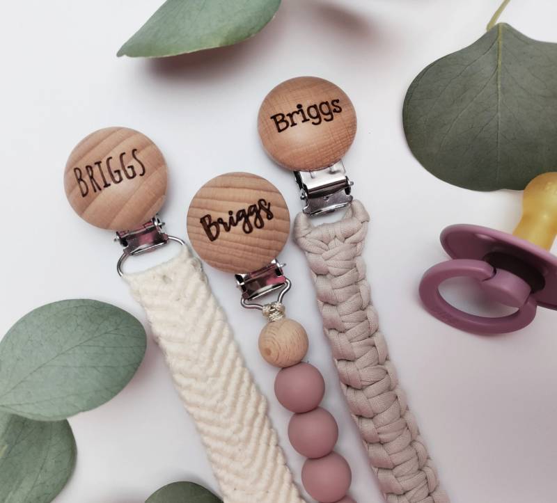 Personalisierter Schnullerclip/Makramee Personalisierte Baby-Geschenke Benutzerdefinierte Holz Graviert Boho Baby von Etsy - LarkandLullaby