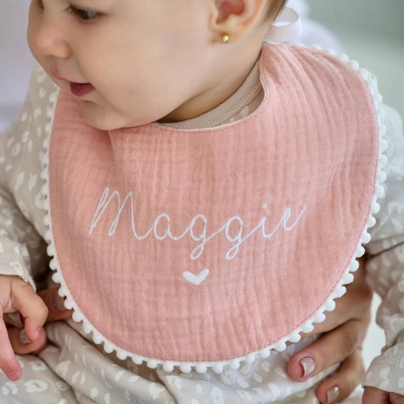 Personalisierte Baby Lätzchen, Monogramm Baby-Dusche-Geschenk, Geschenk, Personalisierte Weiche Musselin Lätzchen Mit Druckknopfverschluss Für Babys von Etsy - LazyBunnyStudio