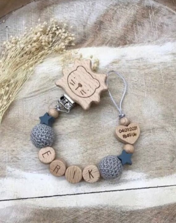 Schnullerkette Personalisiert Datum Graviert Grau von Etsy - LemonandCocoa