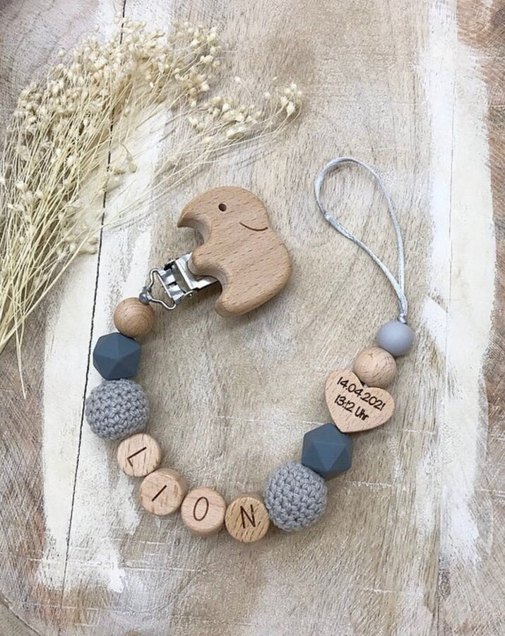 Schnullerkette Personalisiert Datum Graviert Grau von Etsy - LemonandCocoa