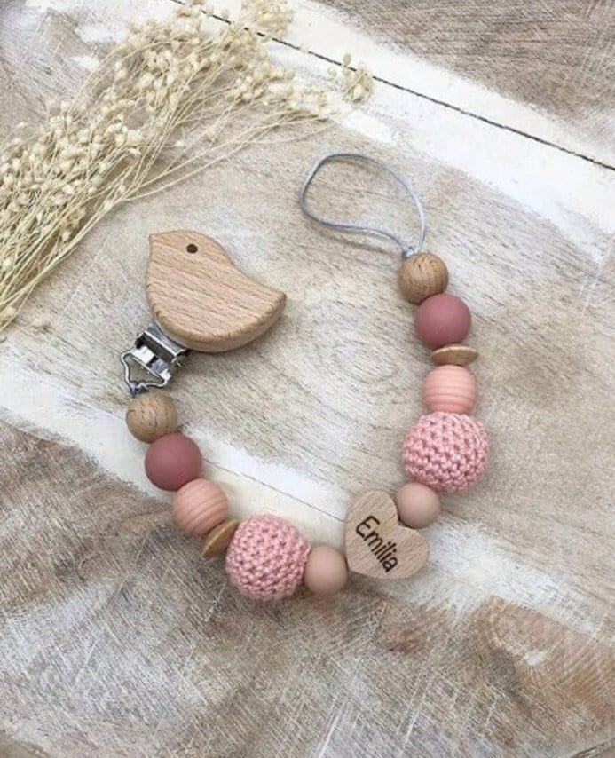 Schnullerkette Personalisiert Graviert Geschenk Taufe/Geburt Verschiedene Schriftarten Clips von Etsy - LemonandCocoa