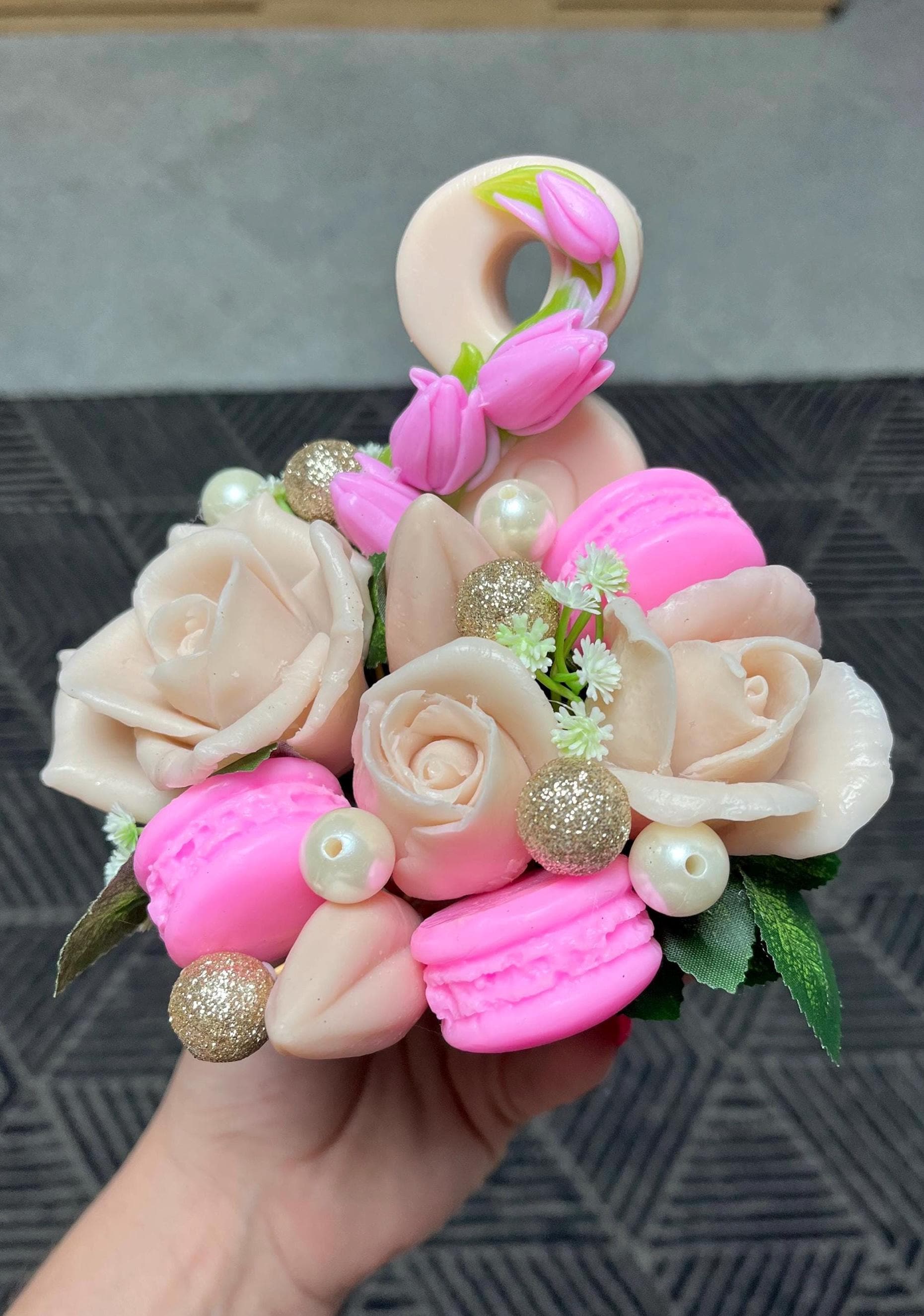 Blumenstrauß Aus Seife Rosen Mit Macarons von Etsy - LenaSoapDE