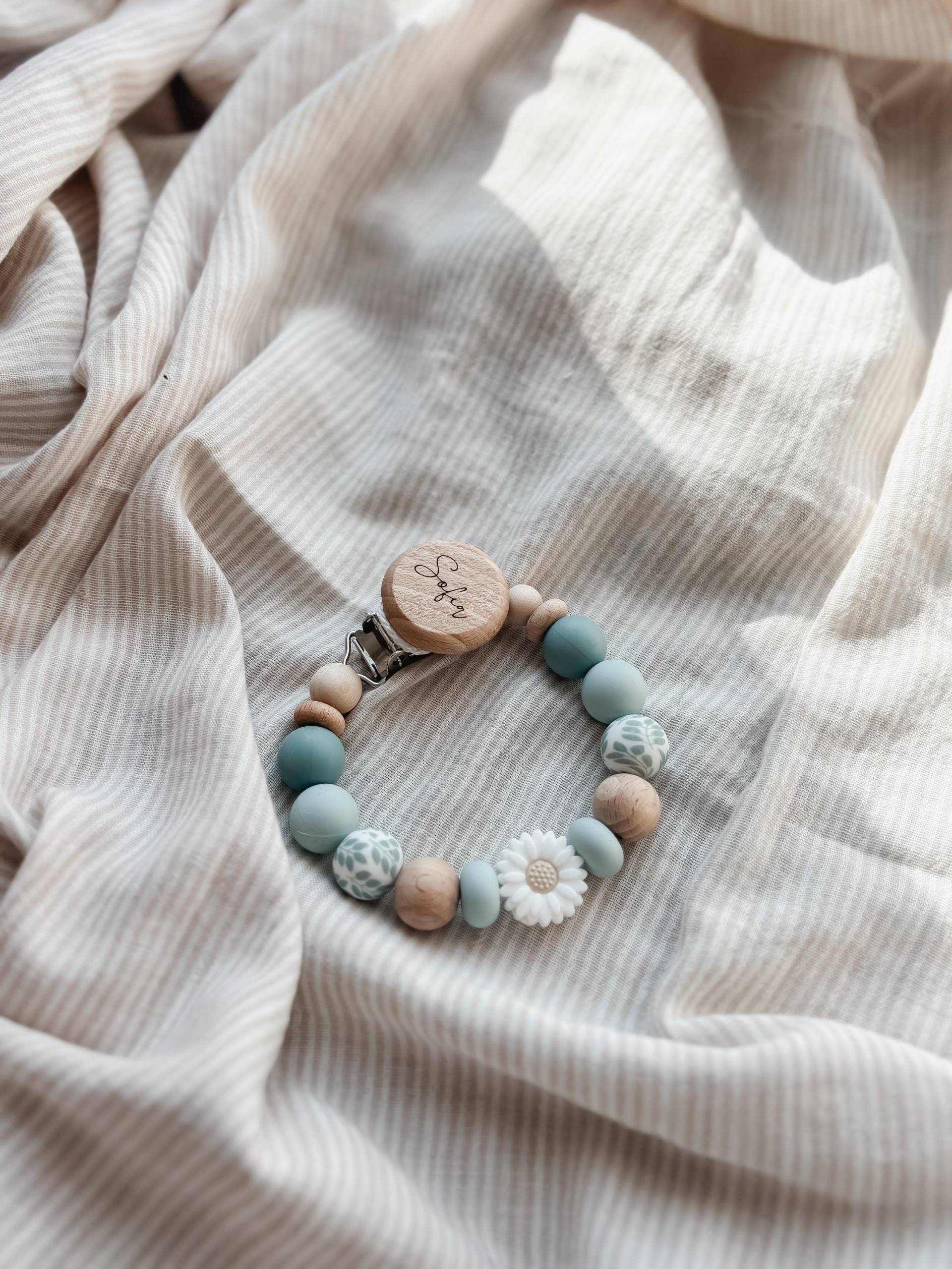 Schnullerkette Mit Namen - Personalisiert Blume Blau Geschenke Zur Geburt Und Taufe Schnullerkette Mit Namen - Personalisiert Blume Blau Geschenke Zur Geburt Und Taufe von Etsy - LeukkStudio