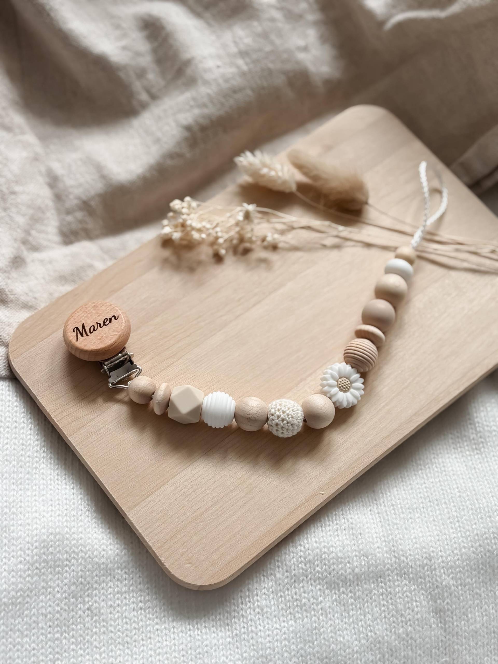 Schnullerkette Mit Namen - Personalisiert Blume Weiß Geschenke Zur Geburt Und Taufe Schnullerkette Mit Namen - Personalisiert Blume Weiß Geschenke Zur Geburt Und Taufe von Etsy - LeukkStudio
