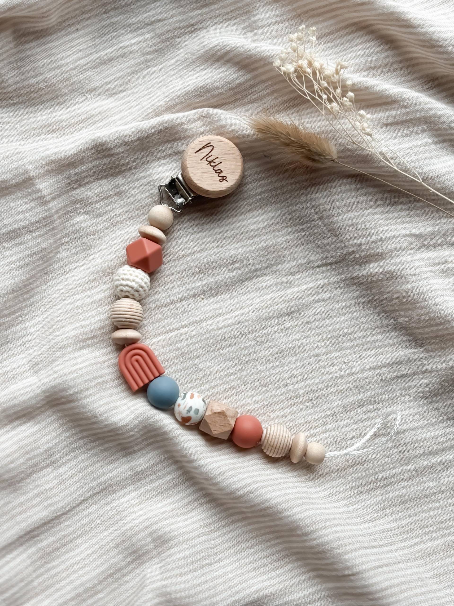 Schnullerkette Mit Namen - Personalisiert Für Jungs Regenbogen Terracotta Geschenke Zur Geburt Und Taufe Schnullerkette Mit Namen - Personalisiert Für Jungs Regenbogen Terracotta Geschenke Zur Geburt Und Taufe von Etsy - LeukkStudio