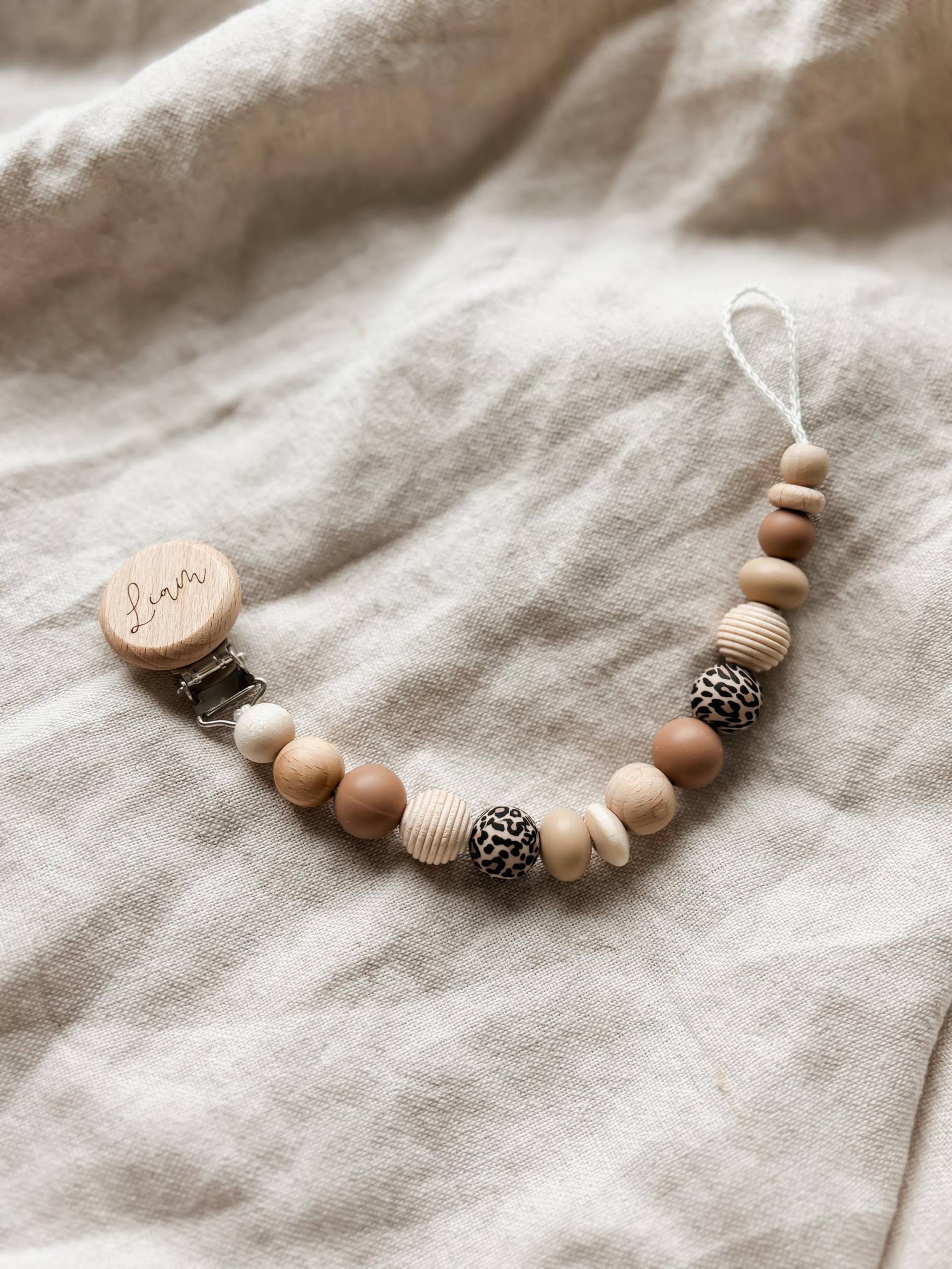 Schnullerkette Mit Namen - Personalisiert Leopard Muster Beige Geschenke Zur Geburt Und Taufe Schnullerkette Mit Namen - Personalisiert Leopard Muster Beige Geschenke Zur Geburt Und Taufe von Etsy - LeukkStudio