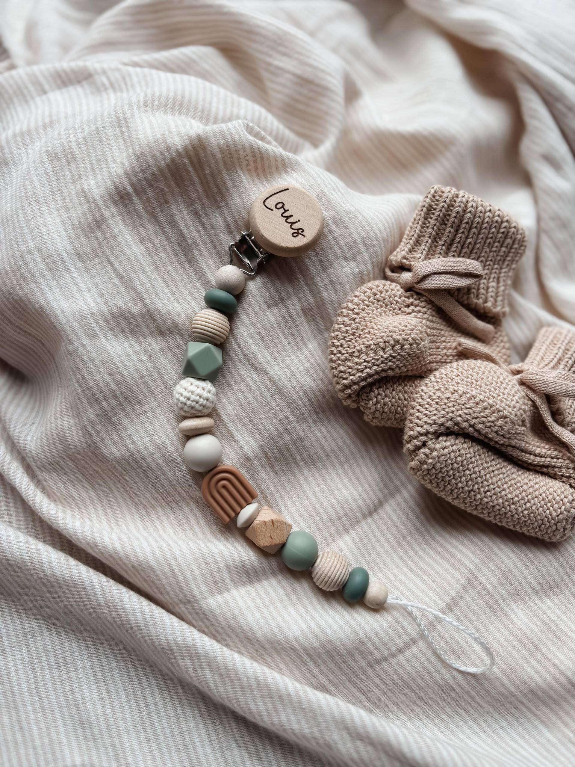 Schnullerkette Mit Namen - Personalisiert Regenbogen Grün/Braun Geschenke Zur Geburt Und Taufe Für Jungs Schnullerkette Mit Namen - Personalisiert Regenbogen Grün/Braun Geschenke Zur Geburt Und Taufe Für Jungs von Etsy - LeukkStudio