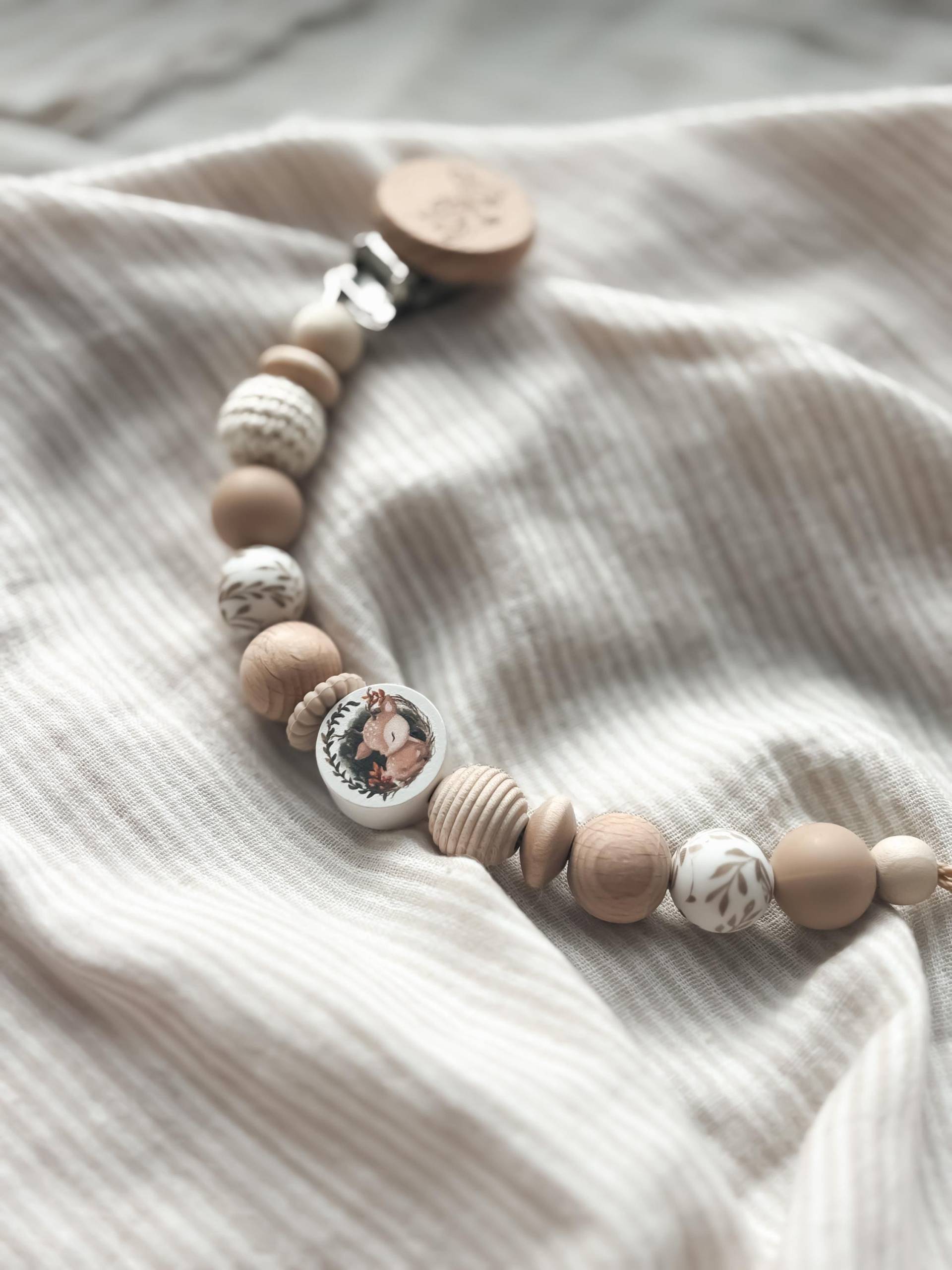 Schnullerkette Mit Namen - Personalisiert Rehkitz Beige Geschenke Zur Weihnachten, Geburt Oder Taufe Schnullerkette Mit Namen - Personalisiert Rehkitz Beige Geschenke Zur Weihnachten, Geburt Oder Taufe von Etsy - LeukkStudio