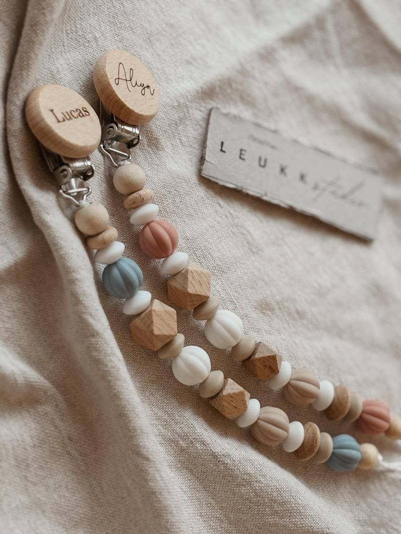 Schnullerkette Mit Namen Personalisiert - Rosa/Blau von Etsy - LeukkStudio