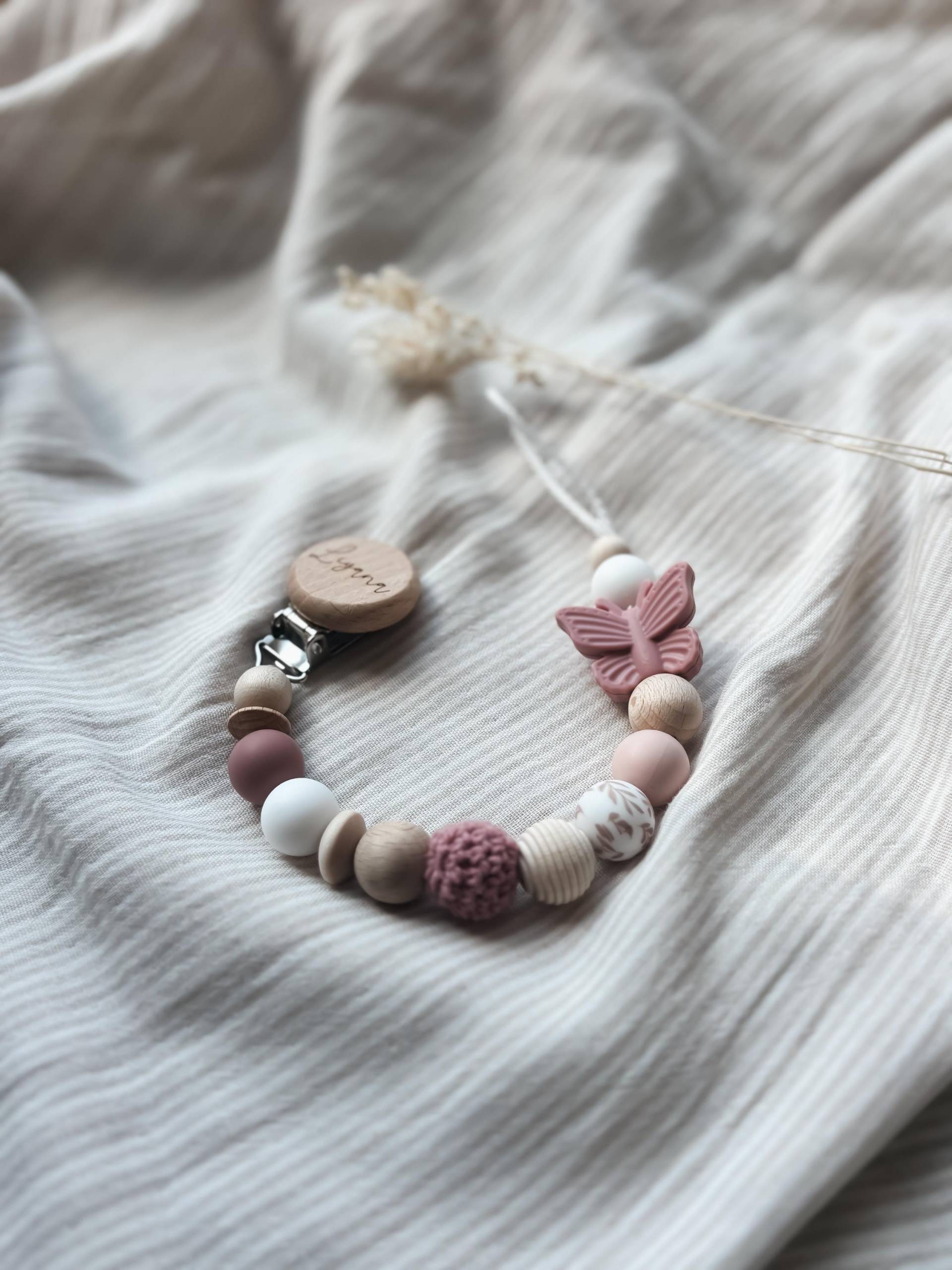 Schnullerkette Mit Namen - Personalisiert Schmetterling Rosa Geschenke Zur Geburt Und Taufe Schnullerkette Mit Namen - Personalisiert Schmetterling Rosa Geschenke Zur Geburt Und Taufe von Etsy - LeukkStudio
