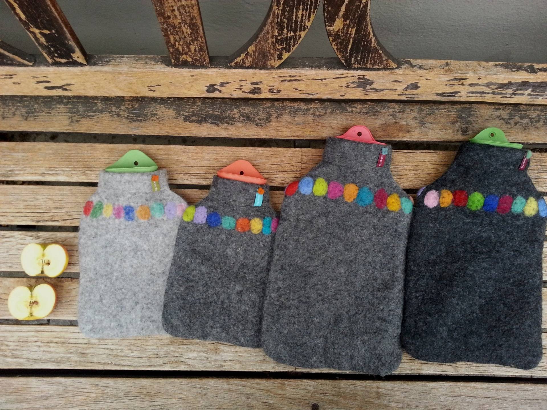 Wärmflasche Mit Gefilzter Hülle, Bunte Punkte Auf Grau Wärmflasche Mit Gefilzter Hülle, Bunte Punkte Auf Grau von Etsy - Lieberfilz