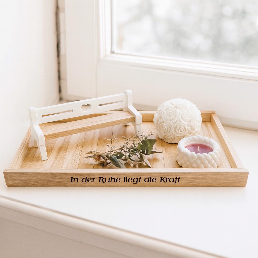 Deko Tablett Holz - Mit Bank, Kerze U Rosenkugel | Wohnaccessoire, Geschenkidee, Tischdeko, Meditation & Ruhe „In Der Liegt Die Kraft" Deko Tablett Holz - Mit Bank, Kerze U Rosenkugel | Wohnaccessoire, Geschenkidee, Tischdeko, Meditation & Ruhe „In Der Liegt Die Kraft" von Etsy - LieblingeundCo