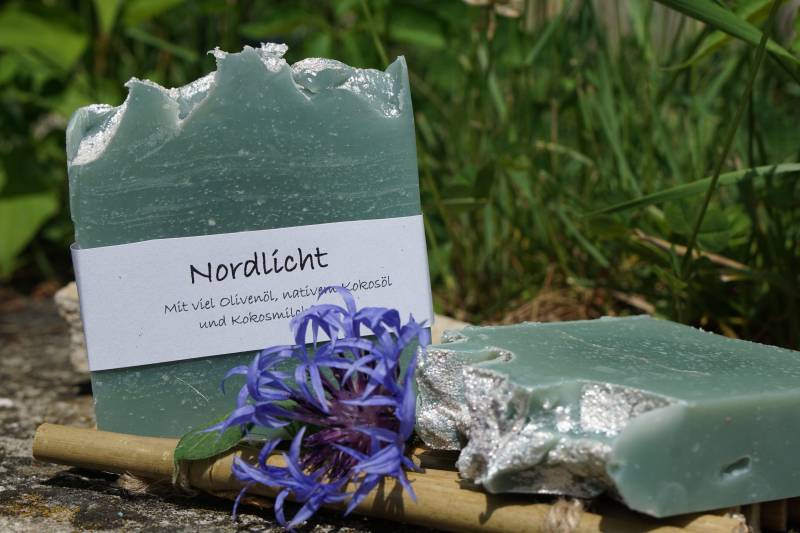 Handgefertigte Pflanzenölseife "Nordlicht", Männerseife, Würziger, Sportlicher Duft, Herrenduft, Geschenkidee von Etsy - LieblingsSeifen