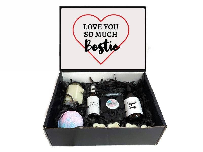 Personalisierte Bestie Geschenkbox Geschenkkorb - Kerzen von Etsy - LindsayLucasCandles