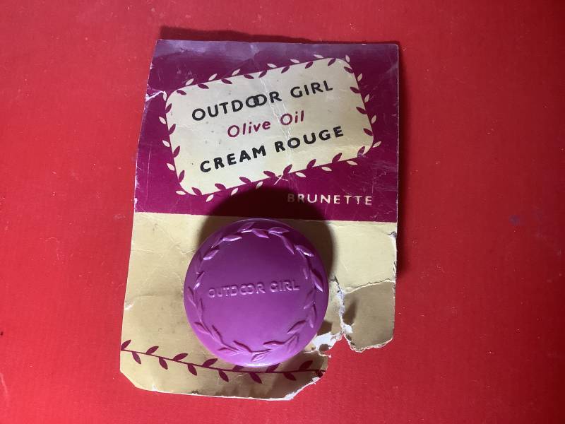 Outdoor Girl Rouge Brünette Verkäufer Muster von Etsy - LipstickandPanties