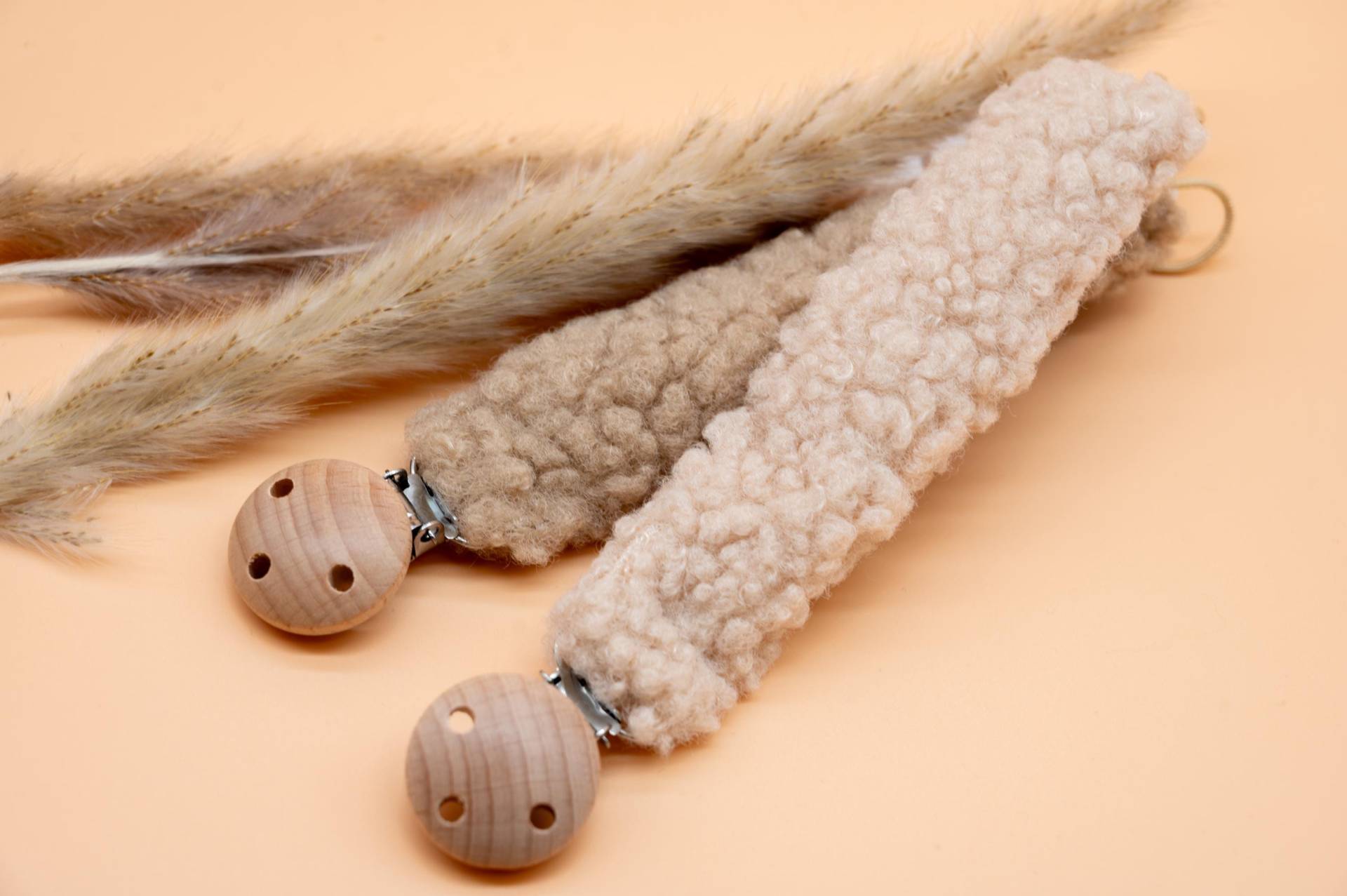 Schnullerkette - Schnullerband Teddy Boucle Plüsch Kuschel Braun Beige von Etsy - LittleAConcept