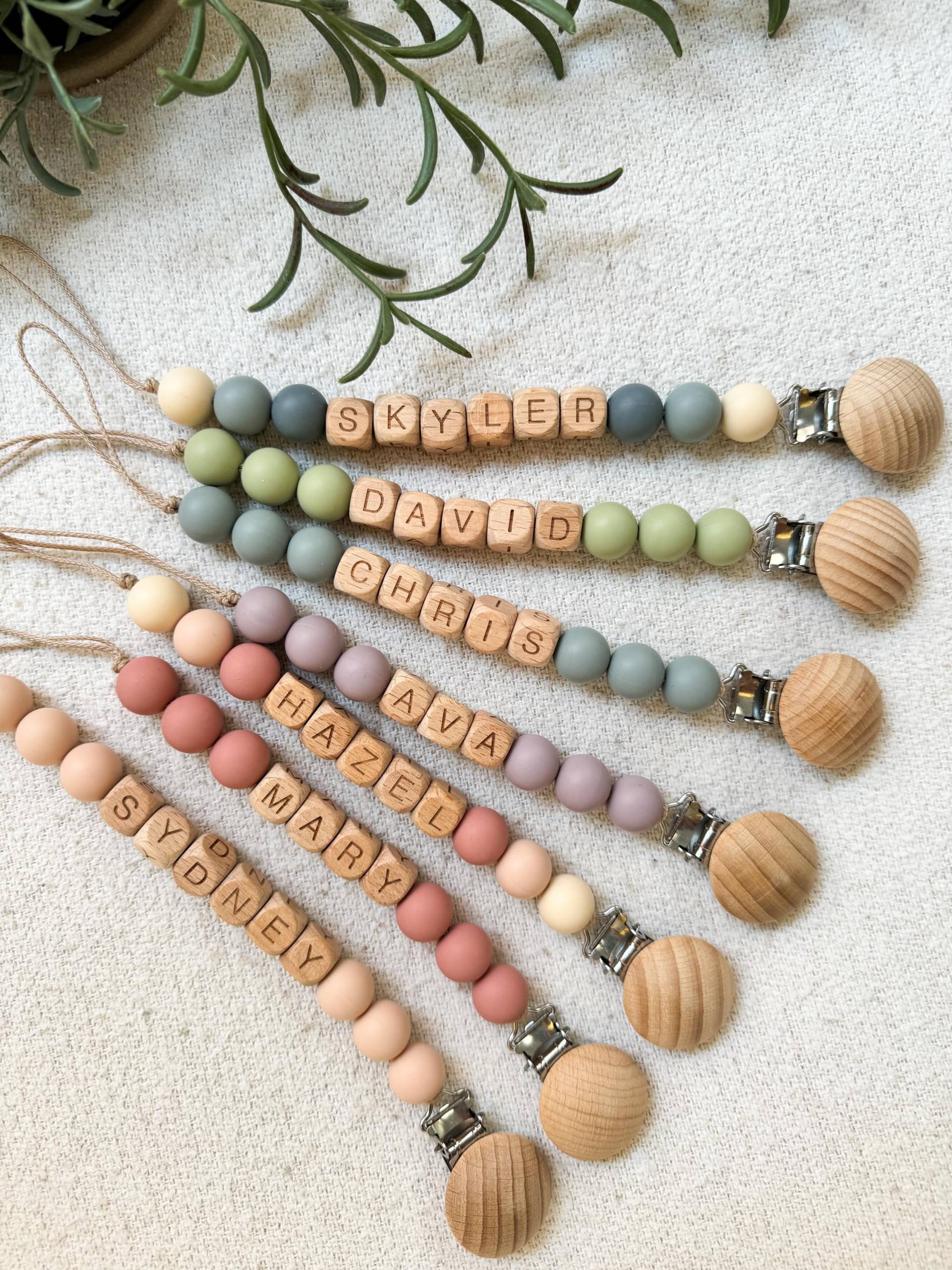 Personalisierte Schnullerclip Und Rassel-Set|Individuelles Baby-Dusche-Geschenk|Pastell Babygirl Binky Halter|Baby Schnullerkette Aus Personalisierte Schnullerclip Und Rassel-Set|Individuelles Baby-Dusche-Geschenk|Pastell Babygirl Binky Halter|Baby Schnullerkette Aus von Etsy - LittleCocoGifts