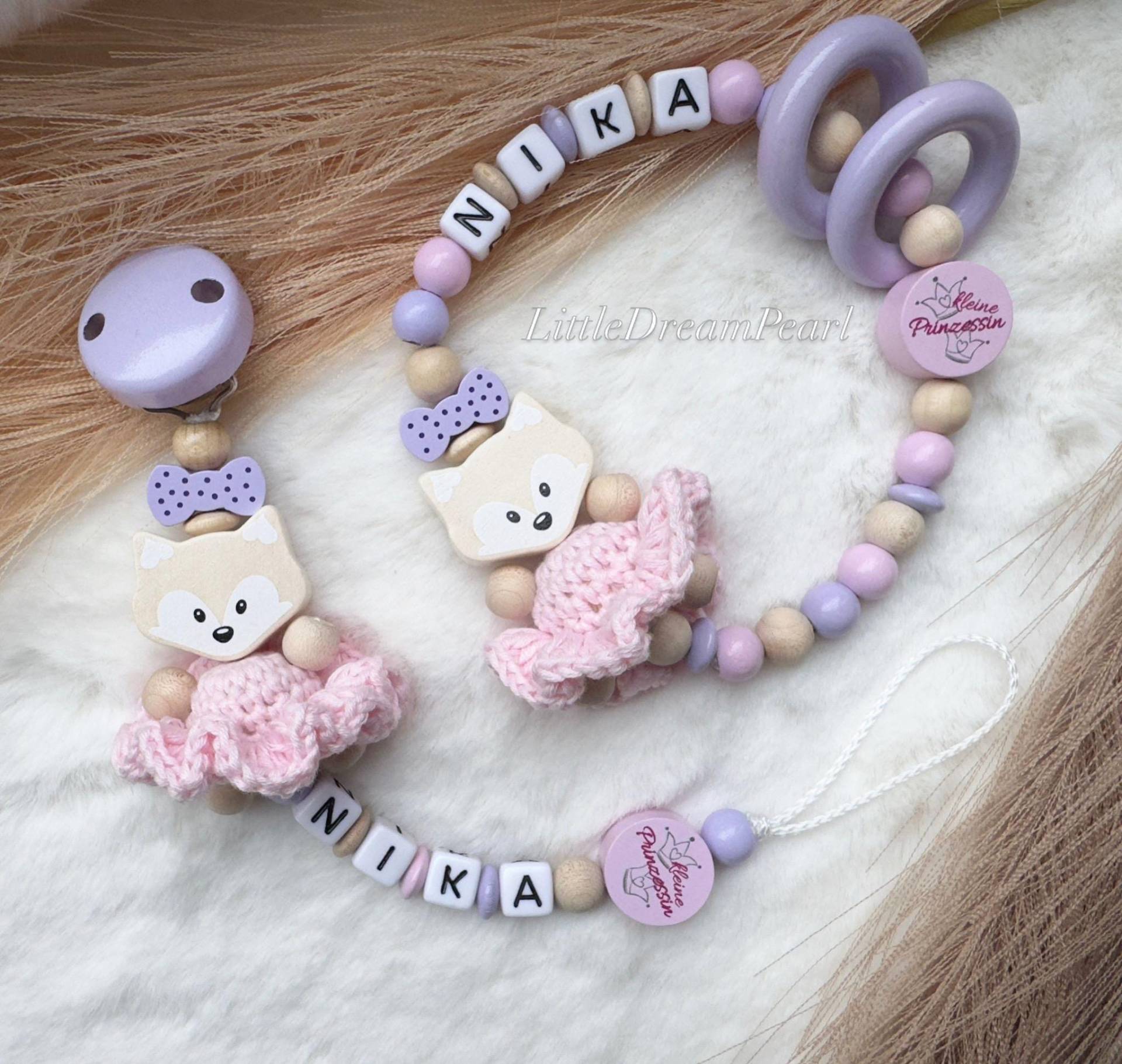 Schnullerketten Set Mit Namen Personalisierte Schnullerkette Mädchen Baby Geschenk Zur Geburt Holz Fuchs Kleid Babyartikel Schnullerketten Set Mit Namen Personalisierte Schnullerkette Mädchen Baby Geschenk Zur Geburt Holz Fuchs Kleid Babyartikel von Etsy - LittleDreamPearl