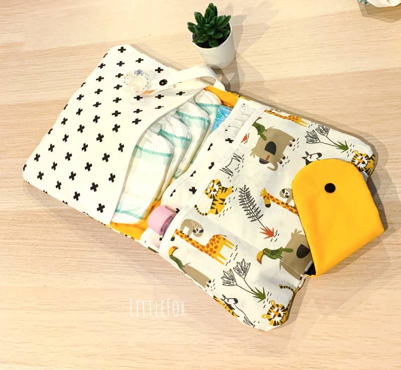 Safari-Wickeltasche - Baby-Accessoire Wilde Tiere Baby-Wickeltasche von Etsy - LittleFoxForBaby