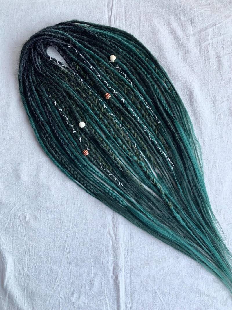 Deep Green | Dreadlocks Extensions Synthetic Dreads Open Ends Huntergreen Seagreen Darkgreen Green von Etsy - LivanaDreadart