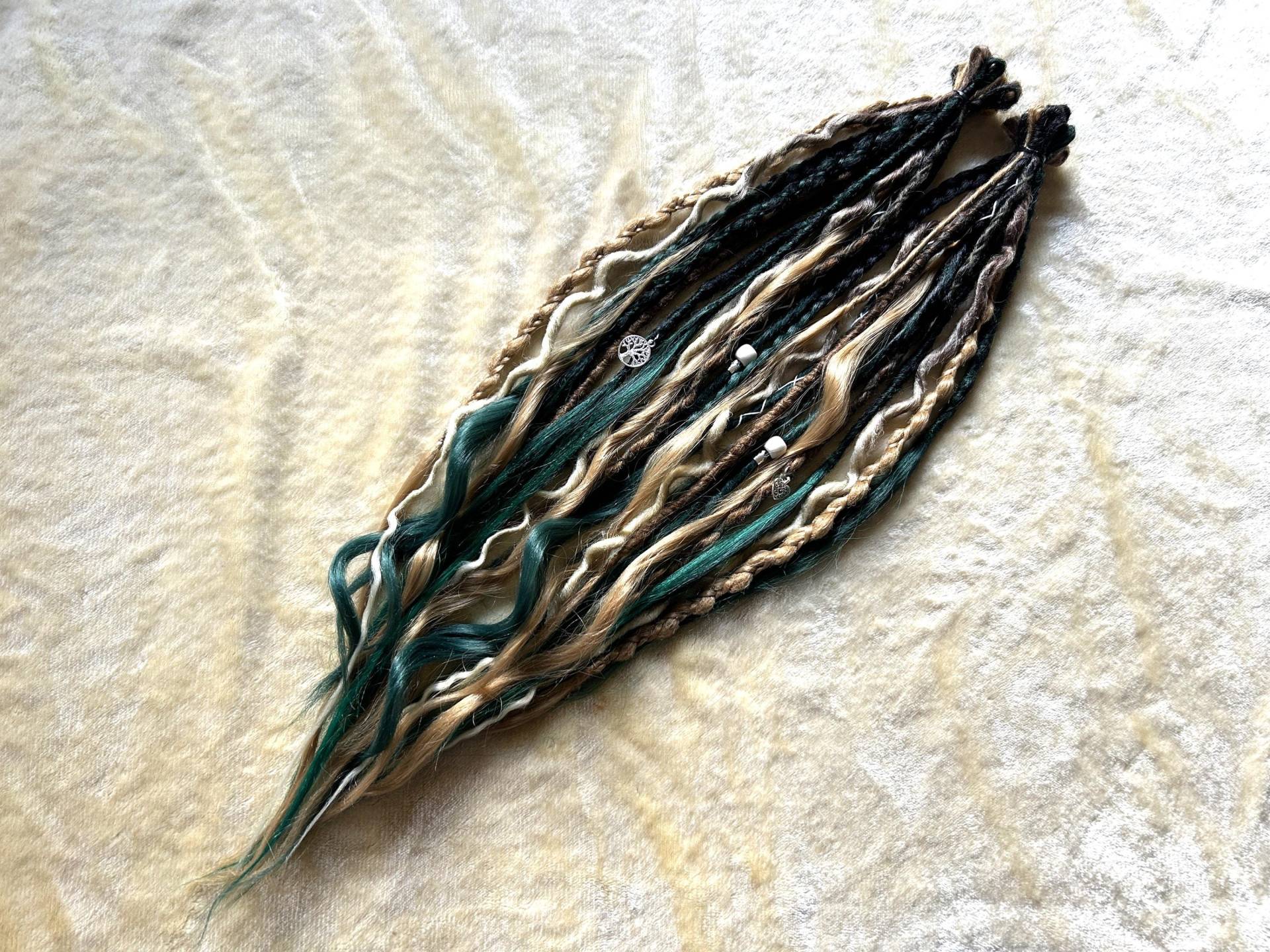 Forest Feeling Boho Handmade Dreadlocks Extensions Custom Made Synthetic Dreads Blond Lightblond Seagreen Brown Ombre Forest Feeling Boho Handmade Dreadlocks Extensions Custom Made Synthetic Dreads Blond Lightblond Seagreen Brown Ombre von Etsy - LivanaDreadart