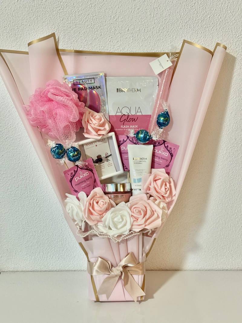 Geschenkset Geschenkstrauss, Luxus, Hochzeit Geburtstagsgeschenk , Besonderes Geschenk, Mutter Schwester Tochter Freundin Beauty Bouquet von Etsy - LivskleinesAtelier