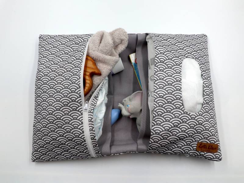 Windeltasche Personalisiert Mit Namen "Grey Wave" von Etsy - LottiKleinShop