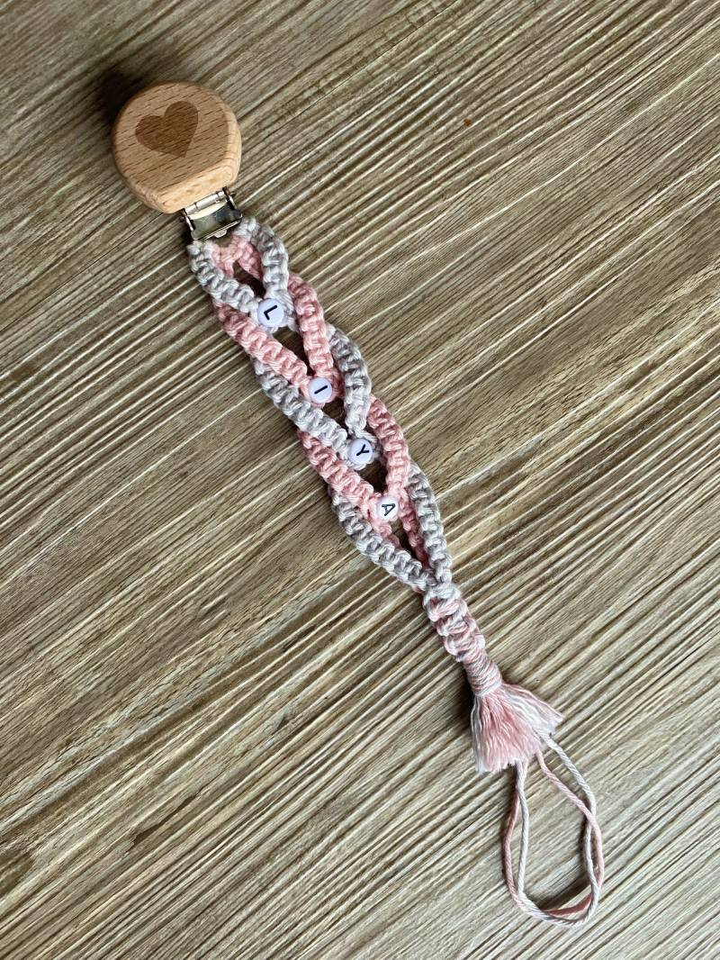 Baby Schnullerkette Personalisiert Aus Makramee Babygeschenk Geburtsgeschenk Geschenk Boho von Etsy - LoucraftKnotenliebe