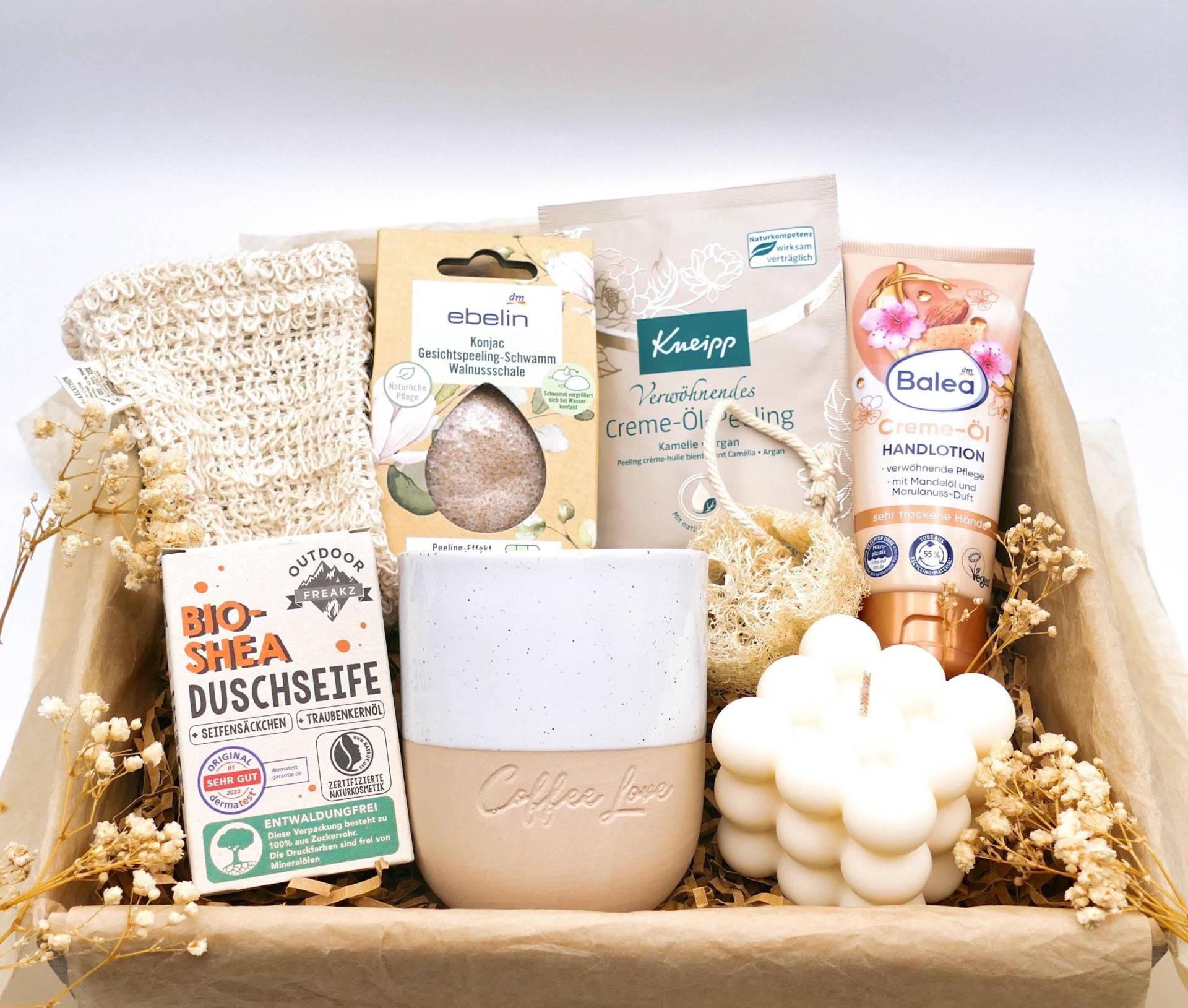 Geschenkbox Für Frauen Mit Tasse Wohlfühlbox Kerze Geschenkset Freundin Wellness Geschenk Kleine Auszeit Schwester Valentinstag von Etsy - LovelyMomentShop