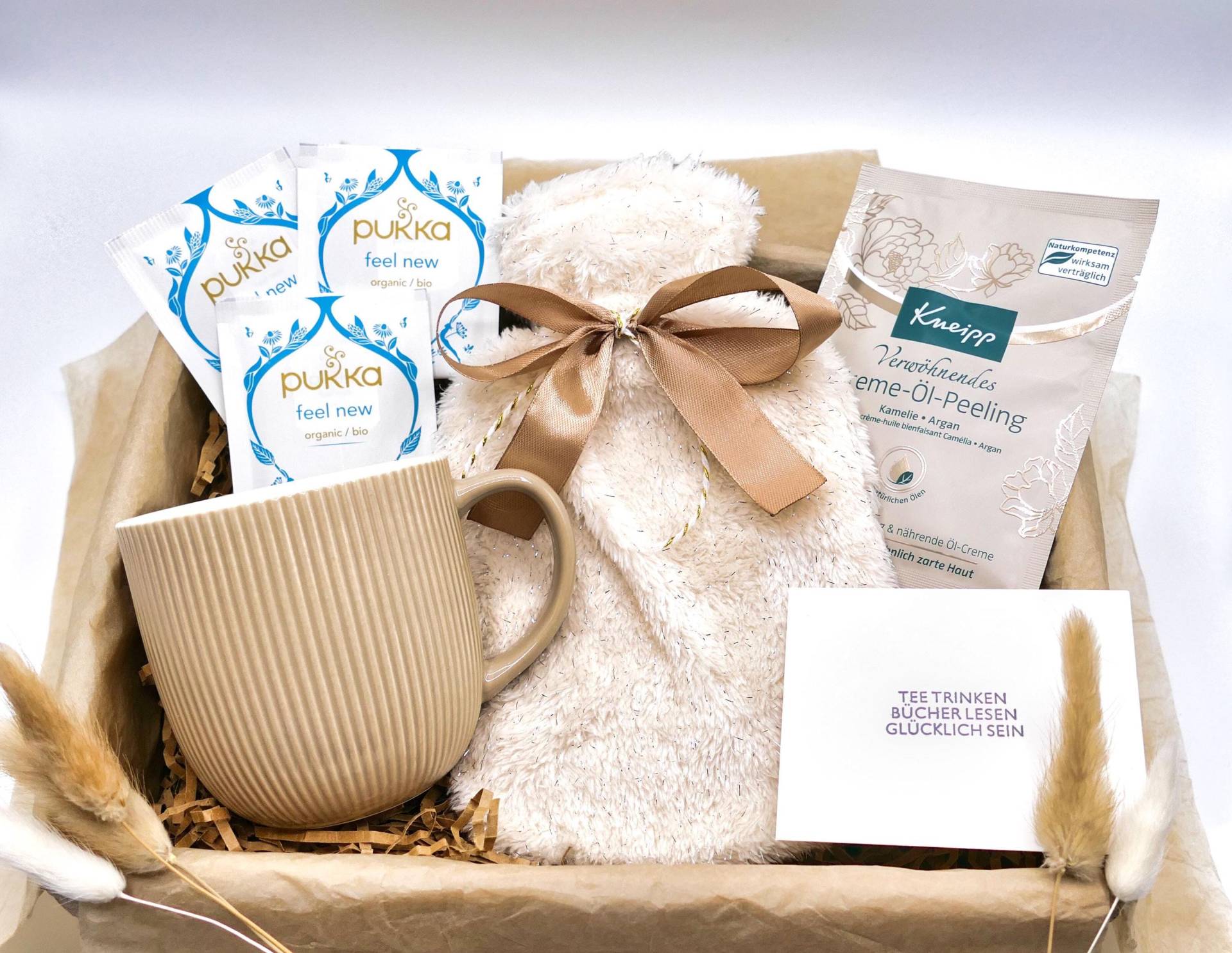 Geschenkbox Für Frauen Tasse in Beige Geschenk Kalte Tage Frühling Winter Mit Wärmflasche Und Tee Geschenkset Wellness Spa Muttertag von Etsy - LovelyMomentShop