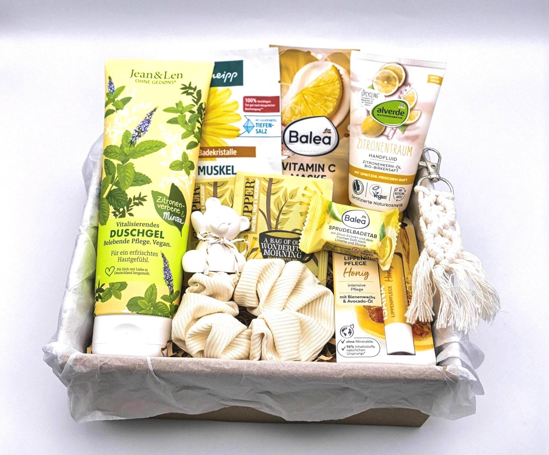 Geschenkbox Für Mädchen in Gelb Sommer Stil | Wellness Geschenkset Teenager Entspannungsset Zitrone Geburtstags Geschenk Balea Geschenkbox Für Mädchen in Gelb Sommer Stil | Wellness Geschenkset Teenager Entspannungsset Zitrone Geburtstags Geschenk Balea von Etsy - LovelyMomentShop